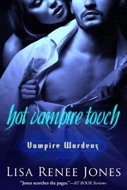 Hot Vampire Touch (Vampire Wardens 3)